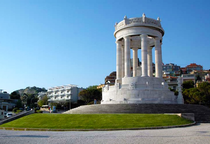 monumento caduti ancona.jpg